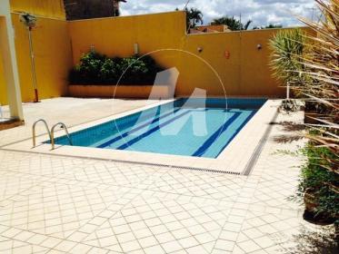 13 - Piscina