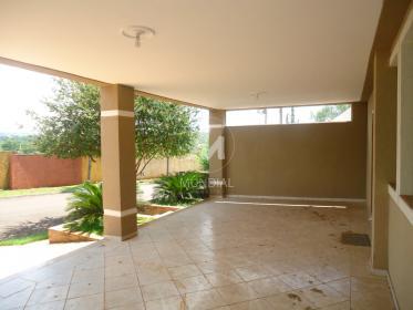 1 - Garagem/estacionamento