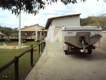 23 - Garagem/estacionamento