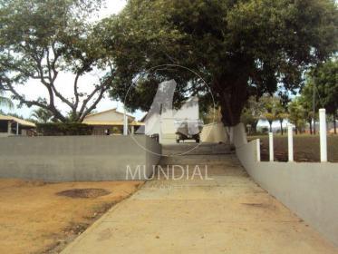 24 - Garagem/estacionamento