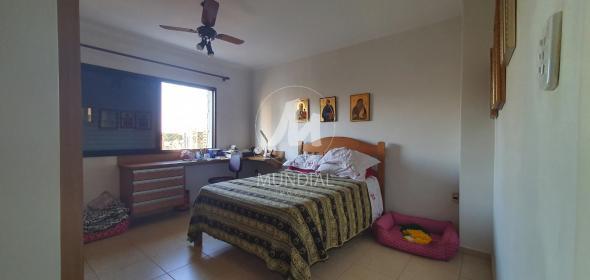 12 - Dormitorio