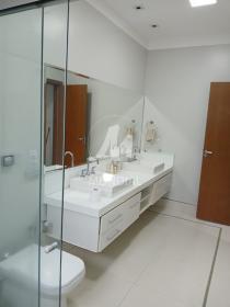 10 - Suite