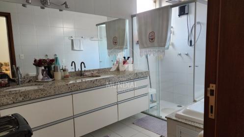 23 - Banheiro/lavabo