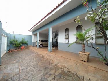 22 - Garagem/estacionamento