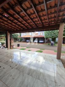 2 - Garagem/estacionamento