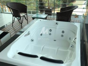 5 - Jacuzzi