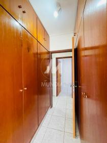 21 - Closet