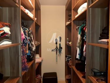 11 - Closet