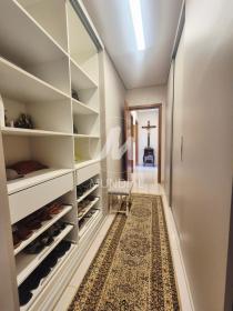 18 - Closet