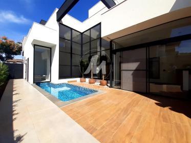 24 - Piscina