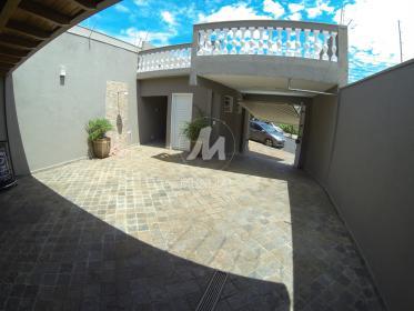 4 - Garagem/estacionamento