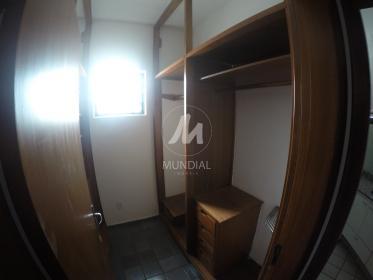 27 - Closet