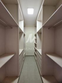 16 - Closet