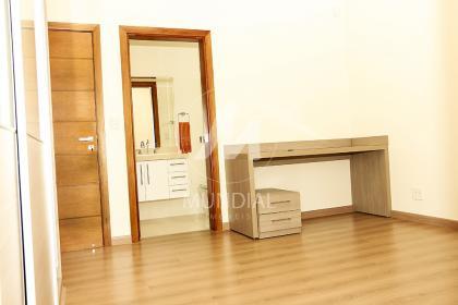 23 - Suite
