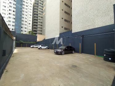 17 - Garagem/estacionamento