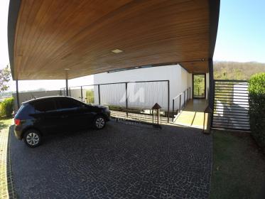 4 - Garagem/estacionamento