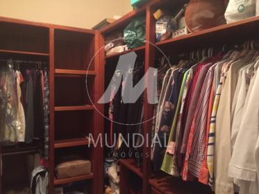 23 - Closet