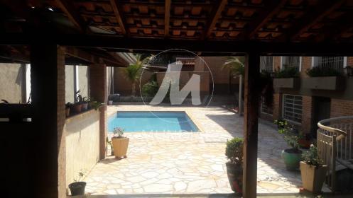 12 - Piscina