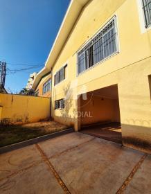 1 - Garagem/estacionamento
