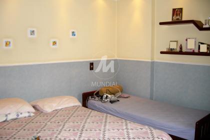 27 - Dormitorio