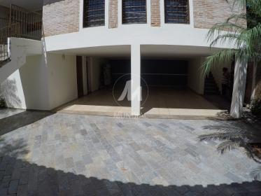 4 - Garagem/estacionamento