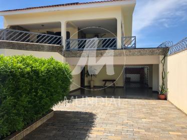 4 - Garagem/estacionamento
