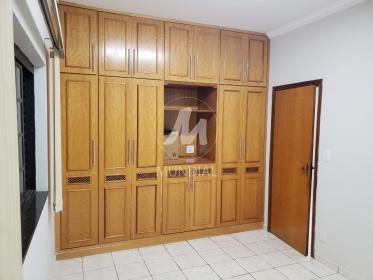 24 - Dormitorio