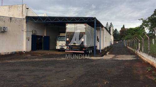 4 - Garagem/estacionamento