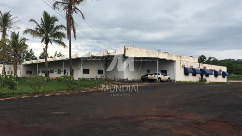13 - Garagem/estacionamento