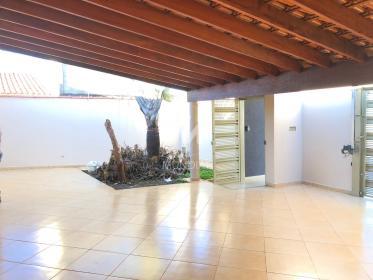 28 - Garagem/estacionamento