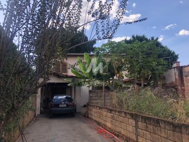 2 - Garagem/estacionamento