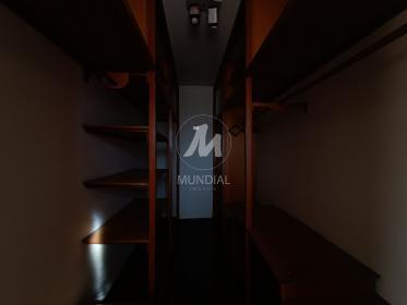 32 - Closet