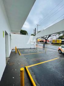 2 - Garagem/estacionamento