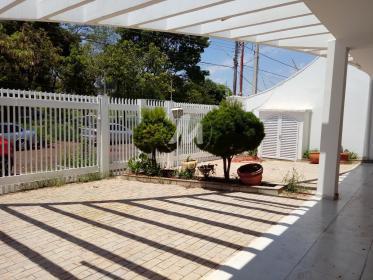 1 - Garagem/estacionamento