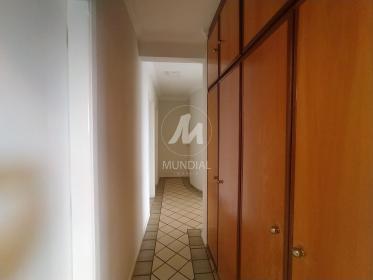 21 - Closet