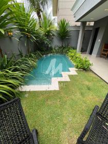 19 - Piscina
