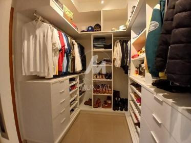 18 - Closet
