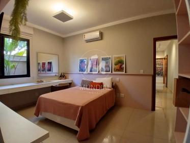 25 - Suite