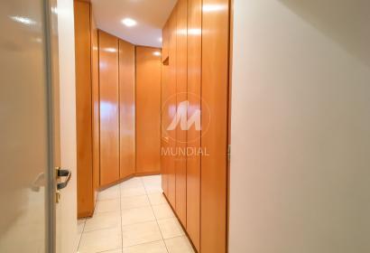 34 - Closet