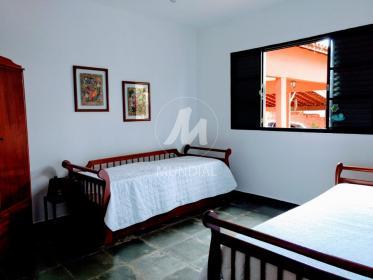 20 - Dormitorio