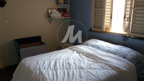 12 - Dormitorio