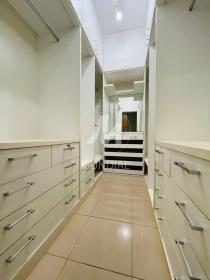 16 - Closet