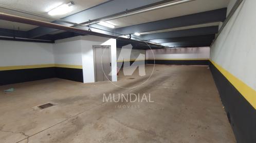 25 - Garagem/estacionamento
