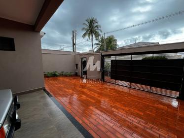 1 - Garagem/estacionamento