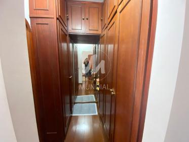 12 - Closet