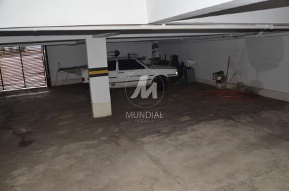 33 - Garagem/estacionamento