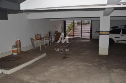 34 - Garagem/estacionamento