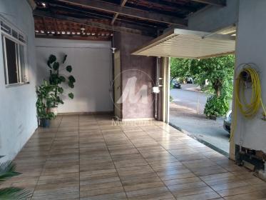 3 - Garagem/estacionamento