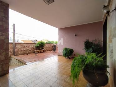 34 - Garagem/estacionamento