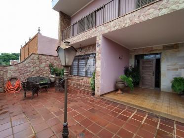 35 - Garagem/estacionamento